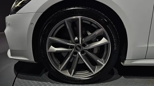 Audi A7 (4K) 55 TFSI 2022 4