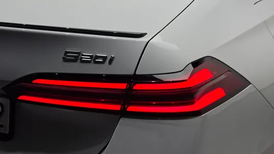 BMW 5 Series (G60) 520i 2024 23