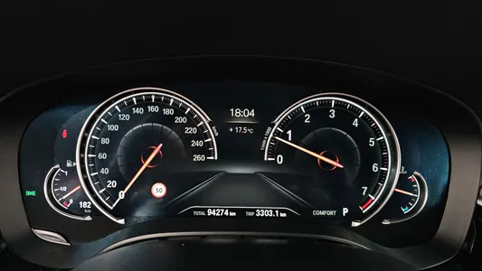 BMW 5 Series (G30) 530i M 2017 8