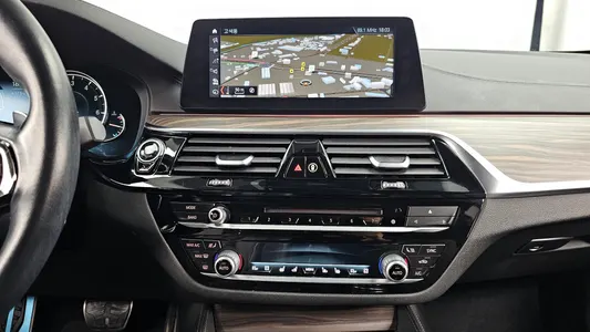 BMW 5 Series (G30) 530i M 2017 14