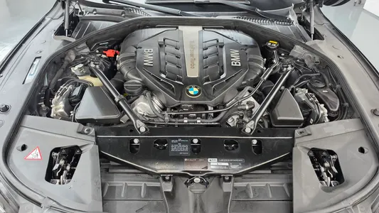 BMW 7 Series (F01) 750Li xDrive 2015 6