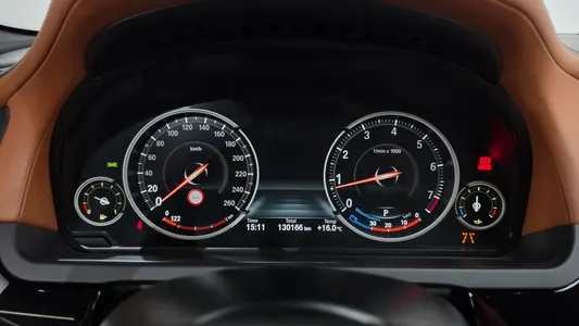BMW 7 Series (F01) 750Li xDrive 2015 8