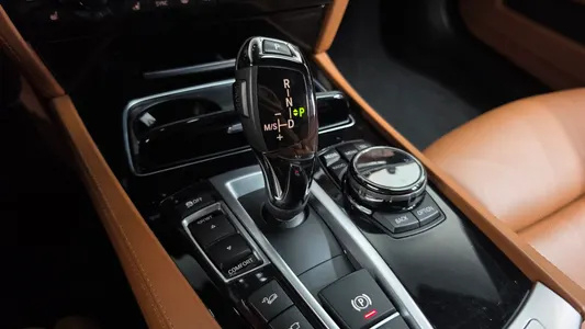 BMW 7 Series (F01) 750Li xDrive 2015 9