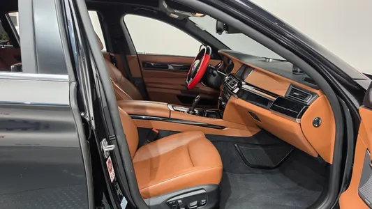 BMW 7 Series (F01) 750Li xDrive 2015 11
