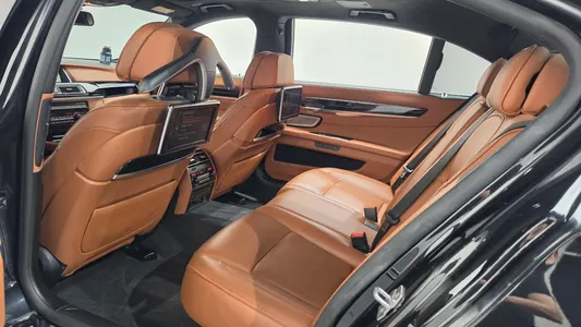 BMW 7 Series (F01) 750Li xDrive 2015 12