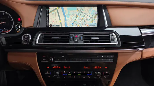 BMW 7 Series (F01) 750Li xDrive 2015 14