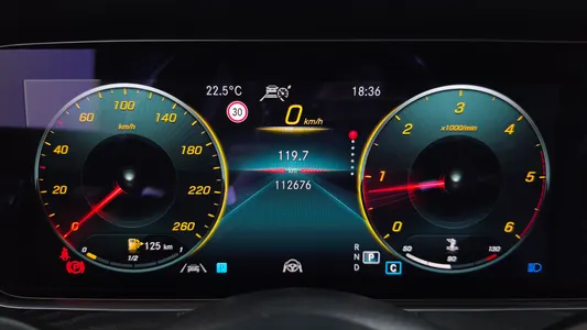 Mercedes-Benz E-Class W213 E220d 4MATIC AMG Line 2021 8