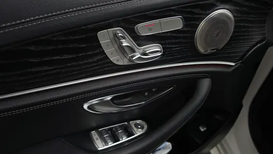 Mercedes-Benz E-Class W213 E220d 4MATIC AMG Line 2021 18