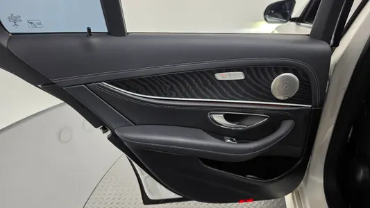 Mercedes-Benz E-Class W213 E220d 4MATIC AMG Line 2021 25