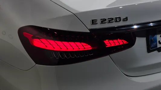 Mercedes-Benz E-Class W213 E220d 4MATIC AMG Line 2021 23