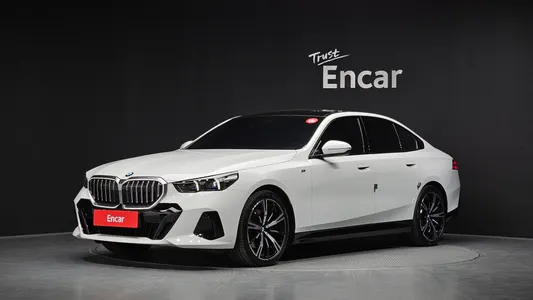BMW 5 Series (G60) 530i xDrive M 2025