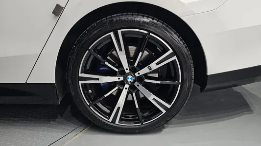 BMW 5 Series (G60) 530i xDrive M 2025 21
