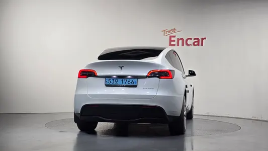 Tesla Y AWD 2022 4