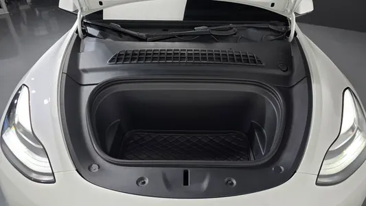 Tesla Y AWD 2022 6