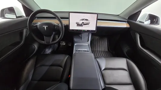 Tesla Y AWD 2022 7
