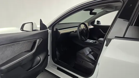 Tesla Y AWD 2022 10