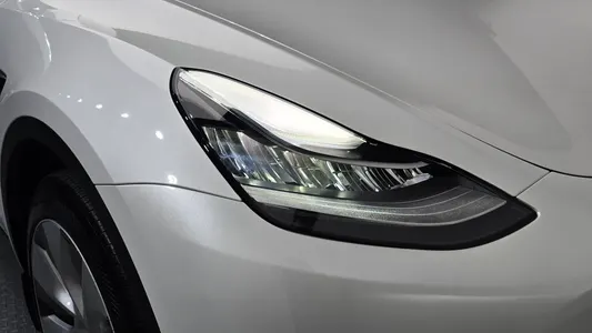 Tesla Y AWD 2022 23