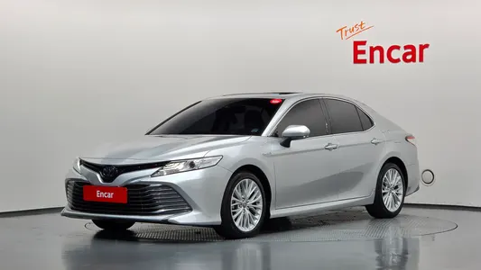Toyota (XV70) 2.5 XLE 2018
