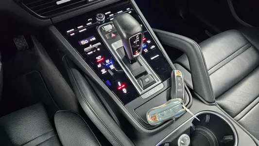Porsche (PO536) 3.0 E- 2022 8