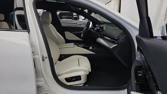 BMW 5 Series (G60) 520i M 2026 11