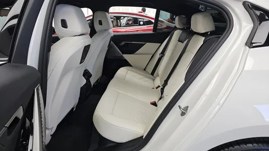 BMW 5 Series (G60) 520i M 2026 26