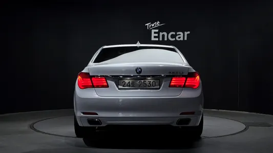 BMW 7 Series (F01) 750Li 2010 4