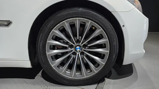 BMW 7 Series (F01) 750Li 2010 5