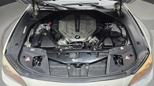 BMW 7 Series (F01) 750Li 2010 6