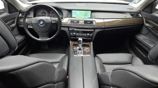 BMW 7 Series (F01) 750Li 2010 7