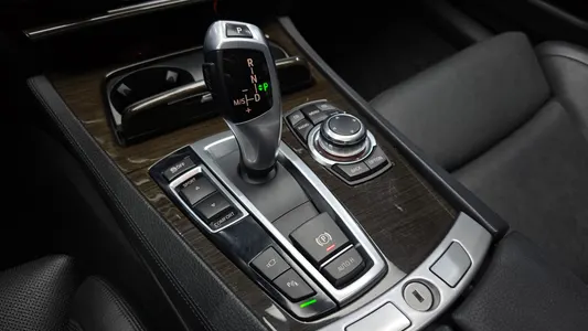 BMW 7 Series (F01) 750Li 2010 9