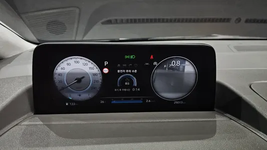 Hyundai Staria 4WD 7 2023 8