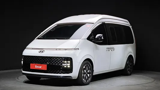 Hyundai Staria 4WD 7 2023