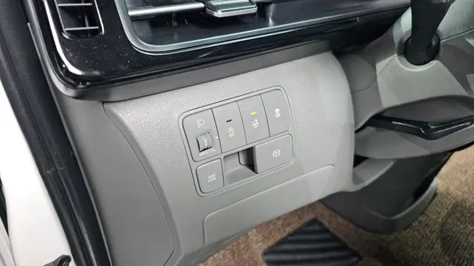 Hyundai Staria 4WD 7 2023 16