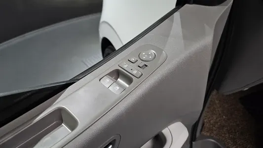 Hyundai Staria 4WD 7 2023 17