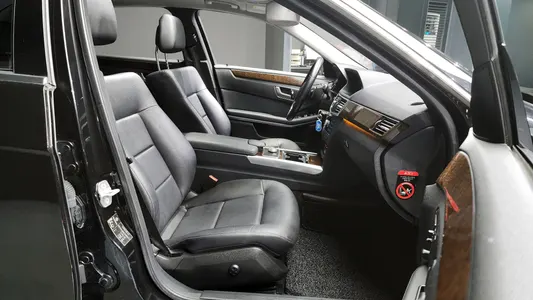 Mercedes-Benz E-Class W212 E200 CGI 2012 11