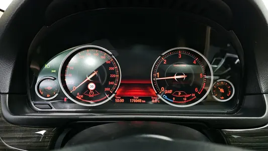 BMW 5 Series (F10) 520d xDrive 2015 8