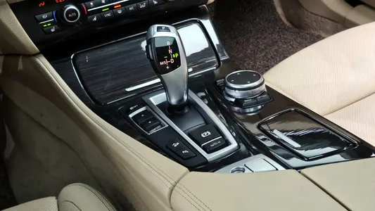BMW 5 Series (F10) 520d xDrive 2015 9