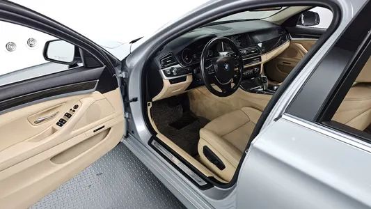 BMW 5 Series (F10) 520d xDrive 2015 11