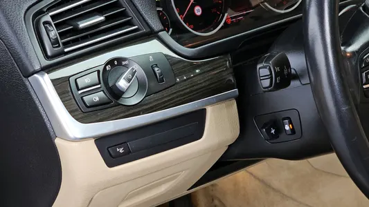 BMW 5 Series (F10) 520d xDrive 2015 14