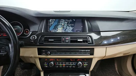 BMW 5 Series (F10) 520d xDrive 2015 15