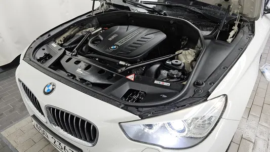 BMW 5 Series GT (F07) GT 30d xDrive 2012 6