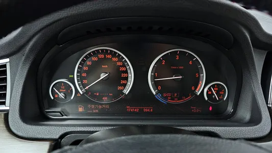 BMW 5 Series GT (F07) GT 30d xDrive 2012 8