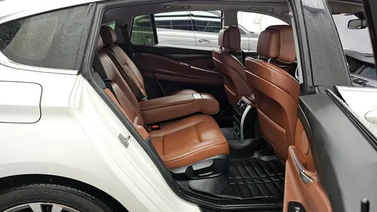 BMW 5 Series GT (F07) GT 30d xDrive 2012 12