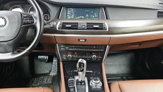 BMW 5 Series GT (F07) GT 30d xDrive 2012 14