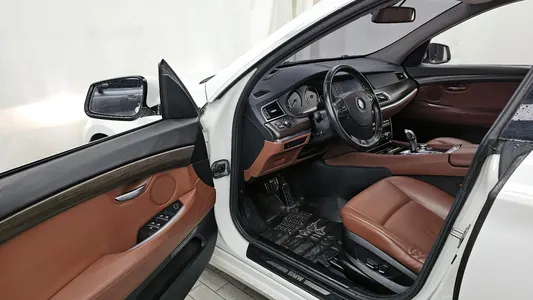 BMW 5 Series GT (F07) GT 30d xDrive 2012 10