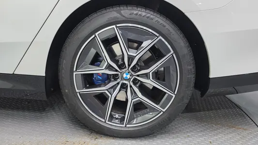 BMW 5 Series (G60) 520i M 2025 5