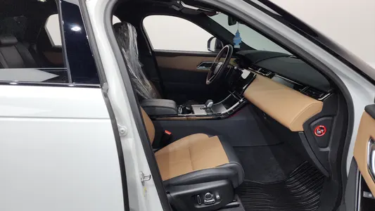Land Rover 레인지로버 벨라 3.0 P400 HSE 2024 10