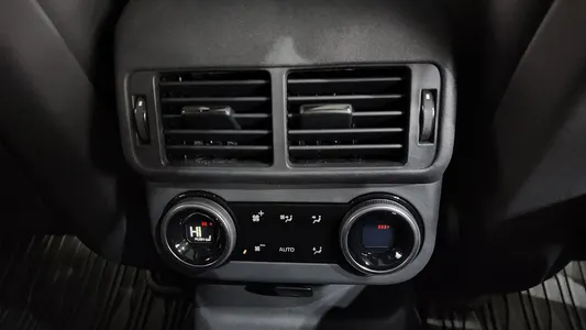 Land Rover 레인지로버 벨라 3.0 P400 HSE 2024 18