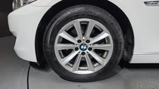 BMW 5 Series (F10) 520d 2012 5