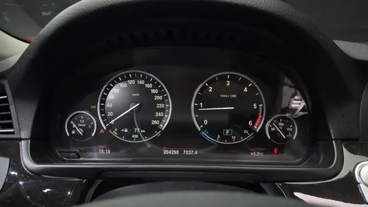 BMW 5 Series (F10) 520d 2012 8